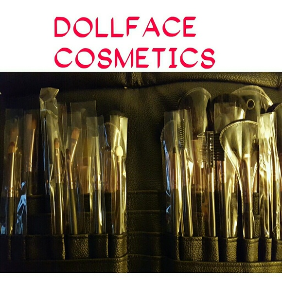 SOLD BRAND NEW 24 PIECE BRUSH SET DOLLFACE