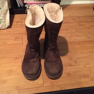 Dark brown girls Uggs KIDS SIZE 5/WOMEN'S SIZE 6