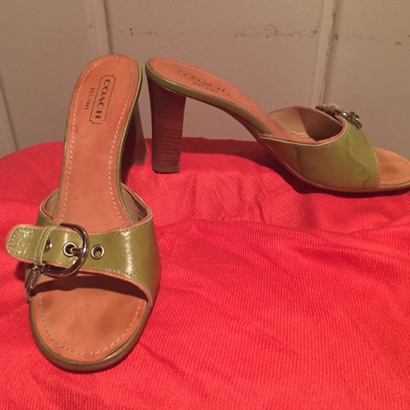 Coach slip-on heels size 8 1/2B - Picture 2 of 4