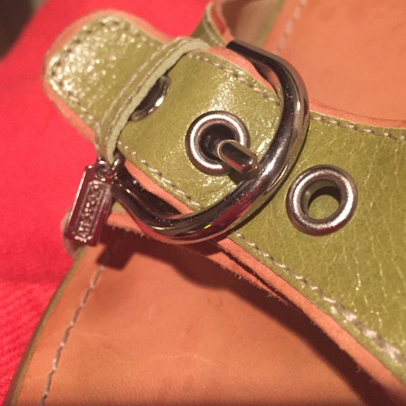 Coach slip-on heels size 8 1/2B - Picture 3 of 4