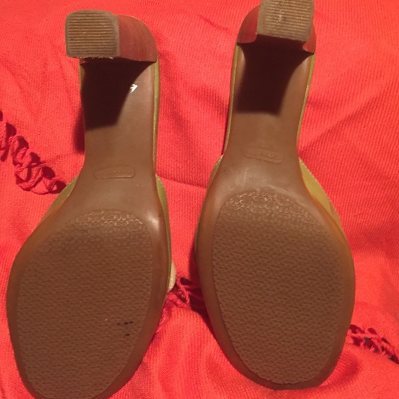 Coach slip-on heels size 8 1/2B - Picture 4 of 4