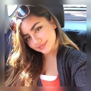 Meet your Posher, Carolina