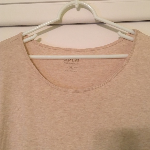 Tan basic long sleeve - Picture 3 of 3