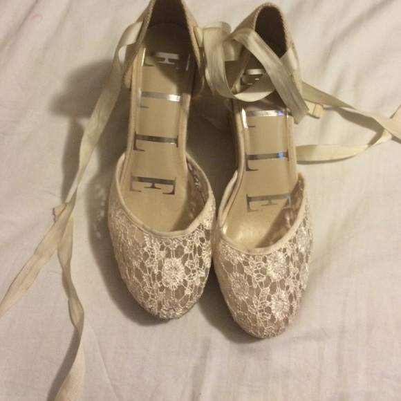 Elle shoes only wear once.Willing to negotiate!!!!