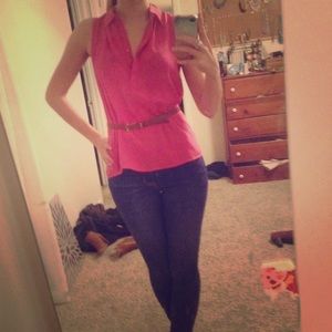 Sleeveless pink top