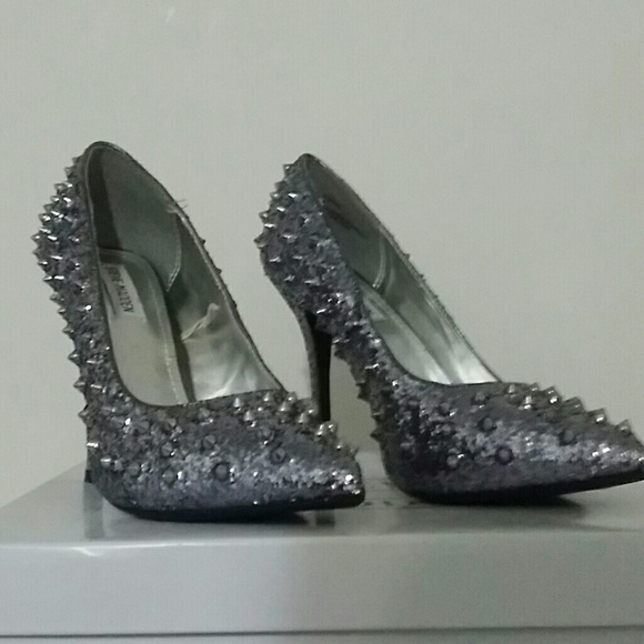 Steve Madden Glitter Spiky Pumps