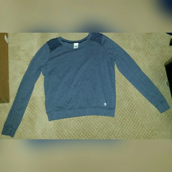 VS PINK Sweater - Picture 1 of 2