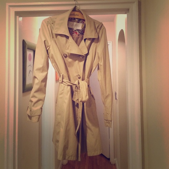 Tan Jessica Simpson trench coat with a tie.