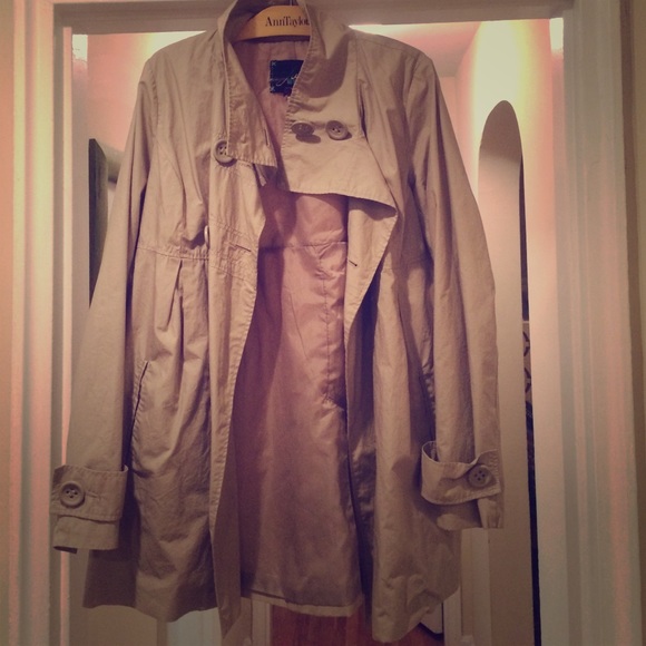 BB Dakota light weight baby doll trench