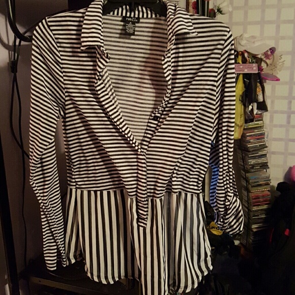 Sunday sale! cute black and white shirt