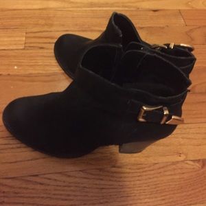 Super cute Steve Madden Booties