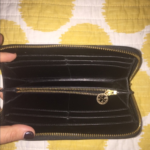 Tory Burch patent leather zip wallet - Picture 2 of 4