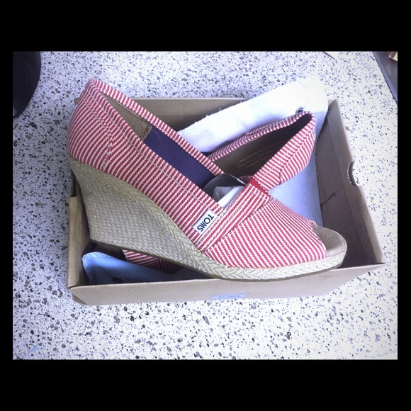 Brand New Toms wedge