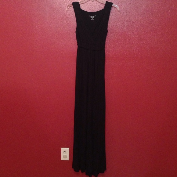 ✨Liz Lange Maternity Maxi dress✨