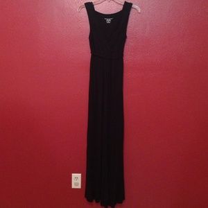 ✨Liz Lange Maternity Maxi dress✨