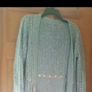 Light weight sweater