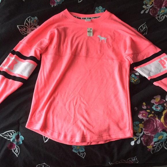 🚫SOLD ON ♏️🚫VS Pink Varsity Crew - Picture 1 of 3