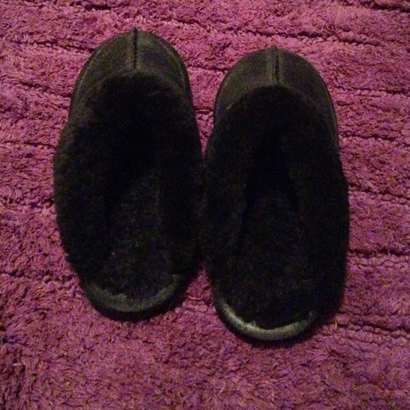 Black slippers