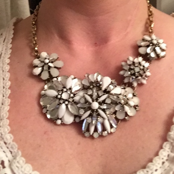 ❌❌sold❌❌Loft flower statement necklace
