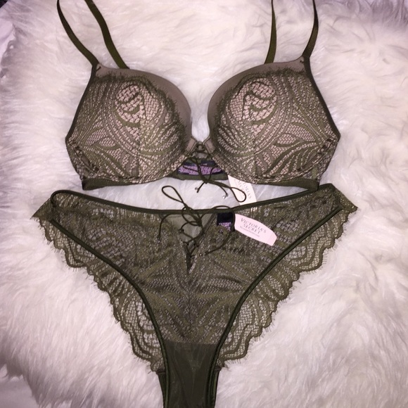 🎉ON SALE🎉Very sexy bra/panty set!🍃👙