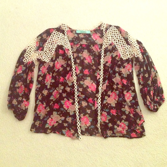 Karlie top, size small.