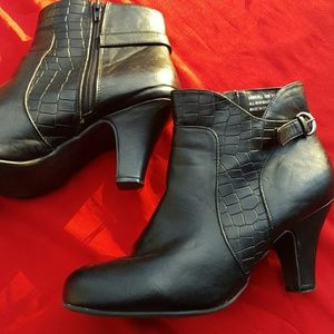☆Friday Night Sale Only!☆☆Black Booties☆