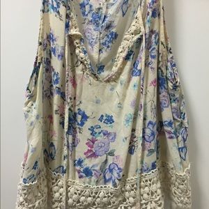 Forever 21 floral crop top (size M)