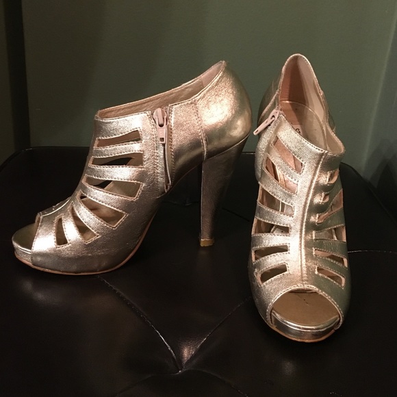 Steve Madden Platform Gold Heels