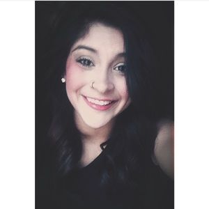 Meet your Posher, Alicia