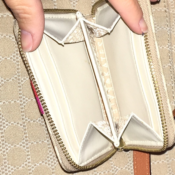 *SOLD* Kate Spade Crossbody + Wallet - Picture 3 of 3