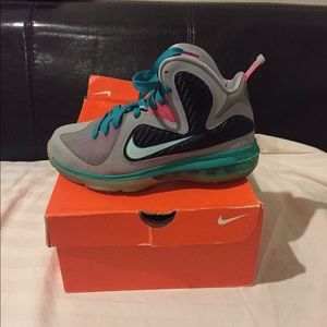 LEBRON JAMES 9 ✨ SOUTH BEACHES✨ SIZE 5.5
