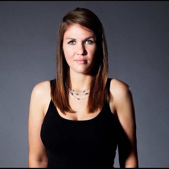 Meet your Posher, Hannah - Picture 2 of 2