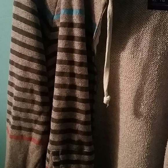 Sweatshirt - Picture 2 of 3