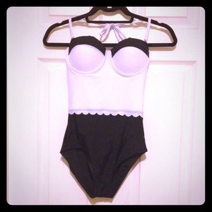 Black and white scalloped swim suit
