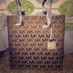 Authentic* Brand New Michael Kors Jet Set Bag