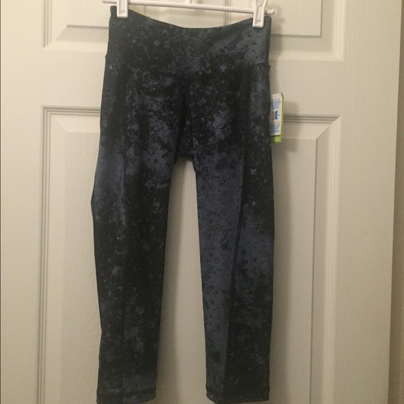 Old navy compression capri bottom size xs