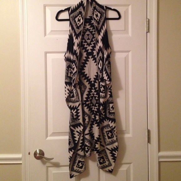 Aztec black and white long vest - Sz M