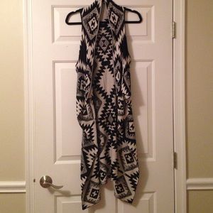 Aztec black and white long vest - Sz M