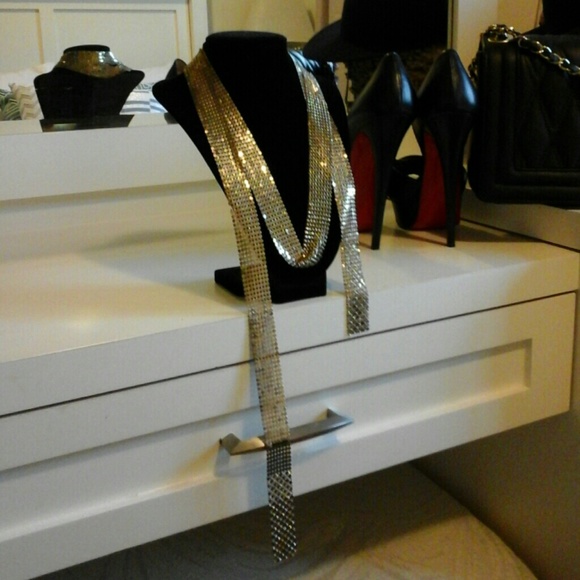 Metal scarve necklace