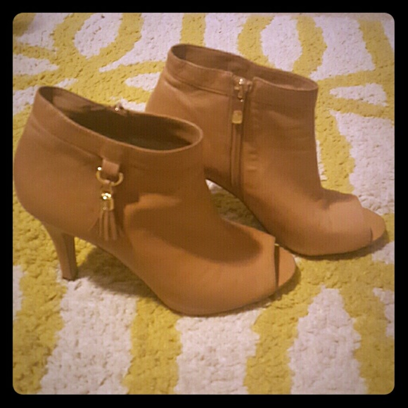 Vince Camuto Shoes - Vince camuto tan booties