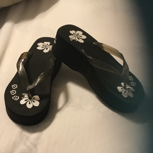 Fun black platforms