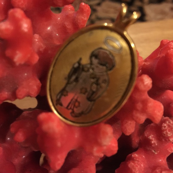 Berta Hummel pendent