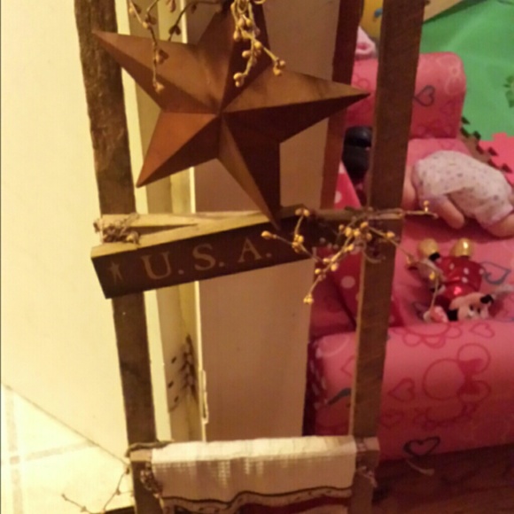 Primitive star towel rack