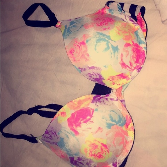 ✨SOLD ON VINTED✨VS Floral bra