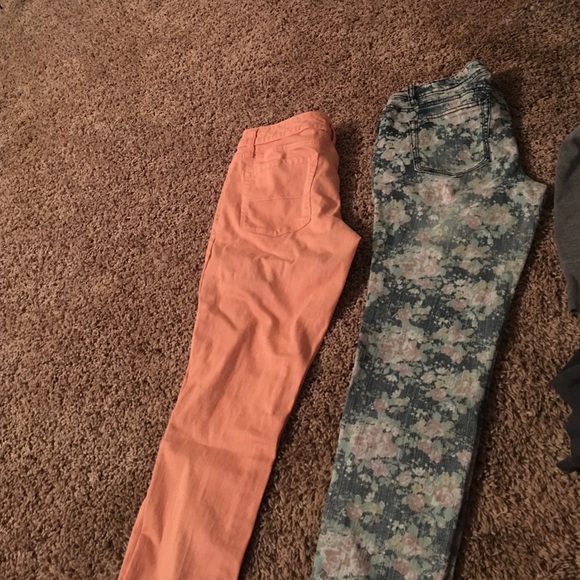 2 pairs of cropped pants