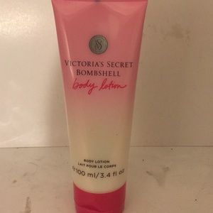 Victoria's Secret bombshell body lotion. 3.4oz