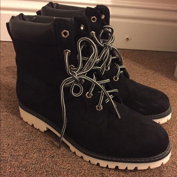 Timberland style black boots!