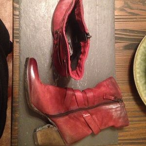 Mjus Boots- Distressed Wine