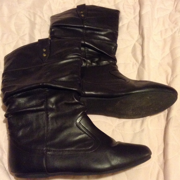 Dark brown and combat boot bundle