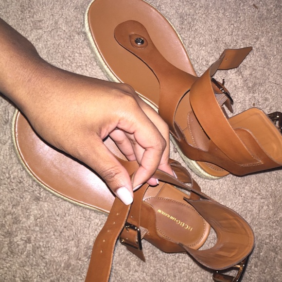 Sandals - Picture 2 of 4